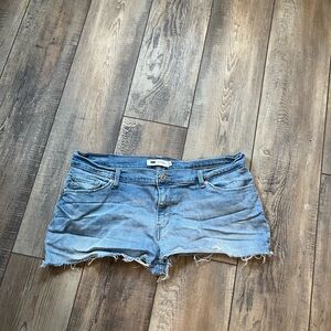 Levi’s 524 Skinny Jean Short